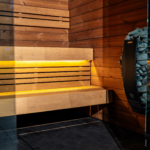 Sauna Arlen Premiumin lauteet, LED-valaistus ja sähkökiuas